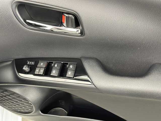 トヨタ プリウス A ツーリングセレクション 宮崎県 2017(平29)年 6.7万km ホワイトパールクリスタルシャイン Toyota Safety Sense/〇プリクラシュセーフティ/〇レーンディパーチャーアラート/〇ブラインドスポットモニター/〇クリアランスソナー/〇オートマチックハイビーム/〇クリアランスソナー/〇レーダークルーズコントロール/〇ヘッドアップディスプレイ/〇パーキングアシスト/純正9型ナビ/フルセグTV/CD/DVD/Bluetooth/バックカメラ/黒レザーシート/シートヒーター/LEDヘッドライト/ビルトインETC/純正17インチAW/保証書/取扱説明書