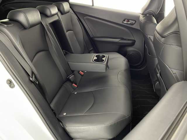トヨタ プリウス A ツーリングセレクション 宮崎県 2017(平29)年 6.7万km ホワイトパールクリスタルシャイン Toyota Safety Sense/〇プリクラシュセーフティ/〇レーンディパーチャーアラート/〇ブラインドスポットモニター/〇クリアランスソナー/〇オートマチックハイビーム/〇クリアランスソナー/〇レーダークルーズコントロール/〇ヘッドアップディスプレイ/〇パーキングアシスト/純正9型ナビ/フルセグTV/CD/DVD/Bluetooth/バックカメラ/黒レザーシート/シートヒーター/LEDヘッドライト/ビルトインETC/純正17インチAW/保証書/取扱説明書
