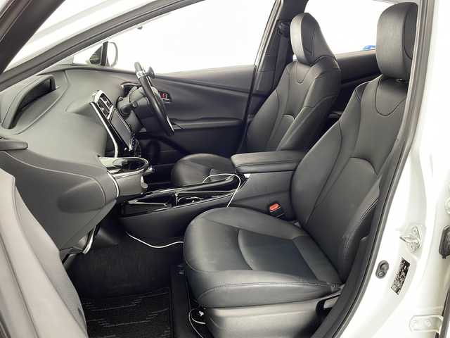 トヨタ プリウス A ツーリングセレクション 宮崎県 2017(平29)年 6.7万km ホワイトパールクリスタルシャイン Toyota Safety Sense/〇プリクラシュセーフティ/〇レーンディパーチャーアラート/〇ブラインドスポットモニター/〇クリアランスソナー/〇オートマチックハイビーム/〇クリアランスソナー/〇レーダークルーズコントロール/〇ヘッドアップディスプレイ/〇パーキングアシスト/純正9型ナビ/フルセグTV/CD/DVD/Bluetooth/バックカメラ/黒レザーシート/シートヒーター/LEDヘッドライト/ビルトインETC/純正17インチAW/保証書/取扱説明書