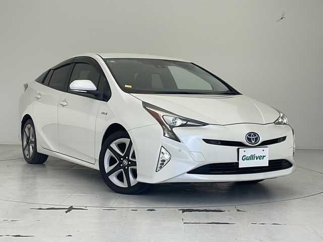 トヨタ プリウス A ツーリングセレクション 沖縄県 2017(平29)年 6.7万km ホワイトパールクリスタルシャイン 純正9型ナビ【DSZT-YC4T】/　(ＣＤ　ＤＶＤ　フルセグTV　Bluetooth)/ヘッドアップディスプレイ/バックカメラ/ビルトインETC/トヨタセーフティセンス/クルーズコントロール/前席シートヒーター/LEDヘッドライト/クリアランスソナー前後/純正アルミホイール/ドアバイザー/フロアマット/スマートキー