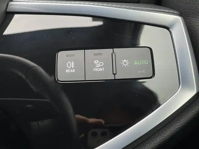 アウディ Ｑ３ 35TFSI Sライン 東京都 2021(令3)年 4万km 黒 アシスタンスＰＫＧ　純正ナビ　フルセグ　ＡＣＣ　サイドアシスト　レーンキープアシスト　レザーシート　シートヒーター　　ＡｐｐｌｅＣａｒＰｌａｙ　ＡｎｄｏｒｏｉｄＡｕｔｏ　ＬＥＤヘッドライト　ＡＨＢ