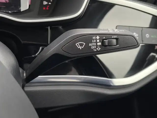 アウディ Ｑ３ 35TFSI Sライン 東京都 2021(令3)年 4万km 黒 アシスタンスＰＫＧ　純正ナビ　フルセグ　ＡＣＣ　サイドアシスト　レーンキープアシスト　レザーシート　シートヒーター　　ＡｐｐｌｅＣａｒＰｌａｙ　ＡｎｄｏｒｏｉｄＡｕｔｏ　ＬＥＤヘッドライト　ＡＨＢ