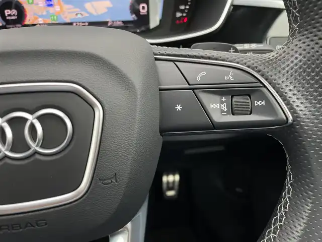 アウディ Ｑ３ 35TFSI Sライン 東京都 2021(令3)年 4万km 黒 アシスタンスＰＫＧ　純正ナビ　フルセグ　ＡＣＣ　サイドアシスト　レーンキープアシスト　レザーシート　シートヒーター　　ＡｐｐｌｅＣａｒＰｌａｙ　ＡｎｄｏｒｏｉｄＡｕｔｏ　ＬＥＤヘッドライト　ＡＨＢ