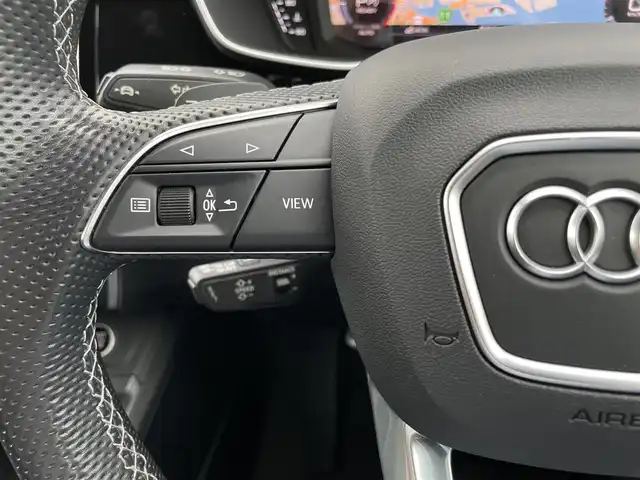 アウディ Ｑ３ 35TFSI Sライン 東京都 2021(令3)年 4万km 黒 アシスタンスＰＫＧ　純正ナビ　フルセグ　ＡＣＣ　サイドアシスト　レーンキープアシスト　レザーシート　シートヒーター　　ＡｐｐｌｅＣａｒＰｌａｙ　ＡｎｄｏｒｏｉｄＡｕｔｏ　ＬＥＤヘッドライト　ＡＨＢ
