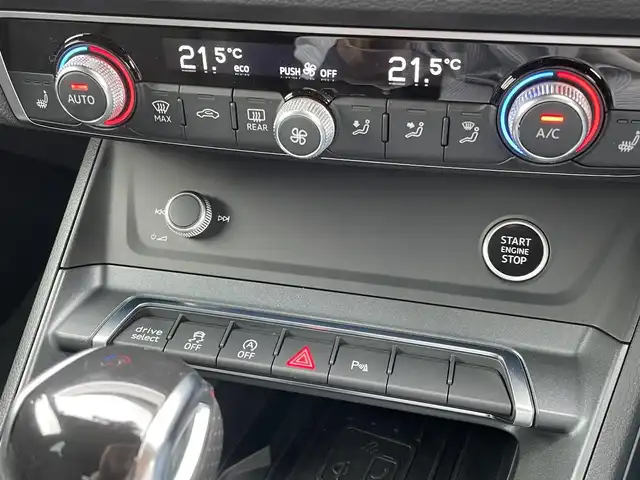 アウディ Ｑ３ 35TFSI Sライン 東京都 2021(令3)年 4万km 黒 アシスタンスＰＫＧ　純正ナビ　フルセグ　ＡＣＣ　サイドアシスト　レーンキープアシスト　レザーシート　シートヒーター　　ＡｐｐｌｅＣａｒＰｌａｙ　ＡｎｄｏｒｏｉｄＡｕｔｏ　ＬＥＤヘッドライト　ＡＨＢ