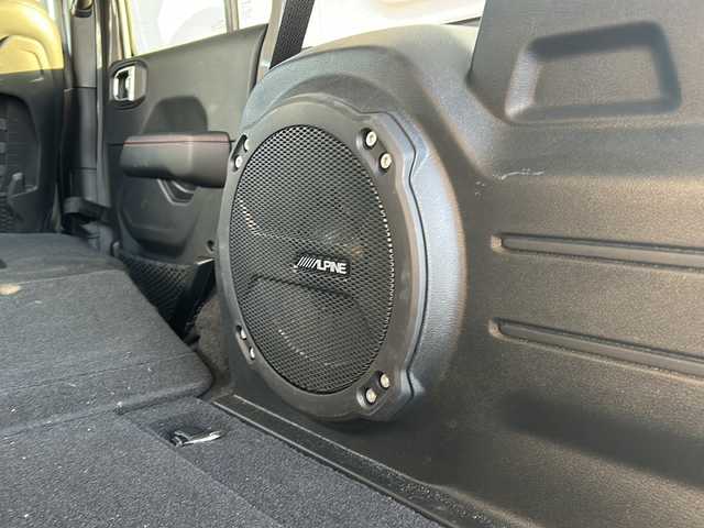 クライスラー・ジープ ジープ ラングラー アンリミテッド ルビコン 佐賀県 2021(令3)年 1.6万km グレー 3インチリフトアップ/社外２０インチAW/社外2本出しマフラー/純正8.4インチナビ/(フルセグTV Bluetooth USB AUX)/バック/サイドカメラ/衝突被害軽減システム/レーダークルーズコントロール/ブラインドスポット/ブラックレザーシート/シートヒーター/ステアリングヒーター/ETC2.0/LEDヘッドライト/フォグランプ/オートライト/ウィンカーミラー/プッシュスタート/スマートキー×２/フロアマット/横滑り防止装置/取説・保証書/純正マフラー、純正17インチAW5本、積み込み/色コード：PDN スティンググレークリアコート