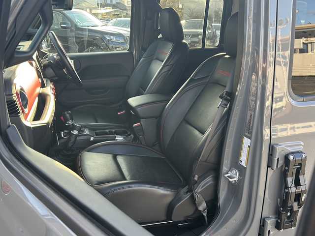 クライスラー・ジープ ジープ ラングラー アンリミテッド ルビコン 佐賀県 2021(令3)年 1.6万km グレー 3インチリフトアップ/社外２０インチAW/社外2本出しマフラー/純正8.4インチナビ/(フルセグTV Bluetooth USB AUX)/バック/サイドカメラ/衝突被害軽減システム/レーダークルーズコントロール/ブラインドスポット/ブラックレザーシート/シートヒーター/ステアリングヒーター/ETC2.0/LEDヘッドライト/フォグランプ/オートライト/ウィンカーミラー/プッシュスタート/スマートキー×２/フロアマット/横滑り防止装置/取説・保証書/純正マフラー、純正17インチAW5本、積み込み/色コード：PDN スティンググレークリアコート