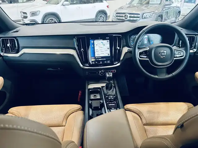ボルボ Ｖ６０ T5 インスクリプション 大阪府 2019(令1)年 4.3万km シルバー HUD/ハーマンカードン/ベージュレザー/メモリ付きパワーシート/エアシートヒーター/純正ナビ/TV/360度カメラ/applecarplay/ACC/BLIS/純正18インチAW/LEDヘッドライト/電動リアゲート/自動駐車