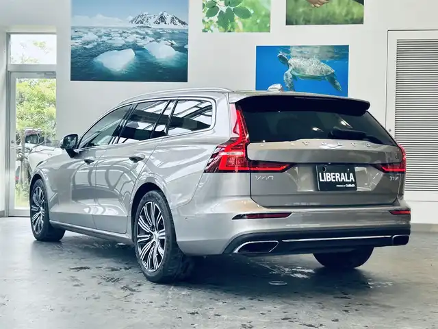 ボルボ Ｖ６０ T5 インスクリプション 大阪府 2019(令1)年 4.3万km シルバー HUD/ハーマンカードン/ベージュレザー/メモリ付きパワーシート/エアシートヒーター/純正ナビ/TV/360度カメラ/applecarplay/ACC/BLIS/純正18インチAW/LEDヘッドライト/電動リアゲート/自動駐車
