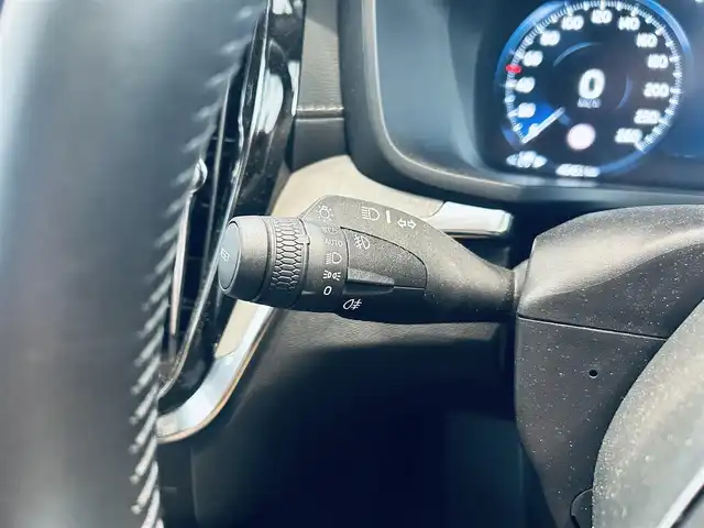 ボルボ Ｖ６０ T5 インスクリプション 大阪府 2019(令1)年 4.3万km シルバー HUD/ハーマンカードン/ベージュレザー/メモリ付きパワーシート/エアシートヒーター/純正ナビ/TV/360度カメラ/applecarplay/ACC/BLIS/純正18インチAW/LEDヘッドライト/電動リアゲート/自動駐車