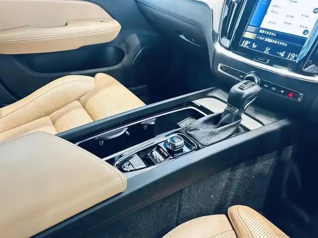 ボルボ Ｖ６０ T5 インスクリプション 大阪府 2019(令1)年 4.3万km シルバー HUD/ハーマンカードン/ベージュレザー/メモリ付きパワーシート/エアシートヒーター/純正ナビ/TV/360度カメラ/applecarplay/ACC/BLIS/純正18インチAW/LEDヘッドライト/電動リアゲート/自動駐車