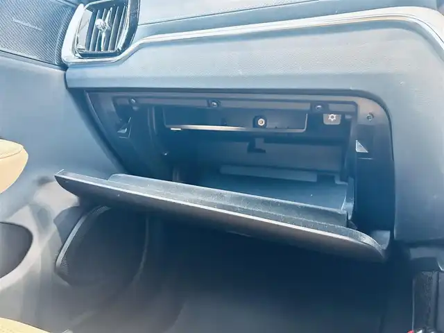 ボルボ Ｖ６０ T5 インスクリプション 大阪府 2019(令1)年 4.3万km シルバー HUD/ハーマンカードン/ベージュレザー/メモリ付きパワーシート/エアシートヒーター/純正ナビ/TV/360度カメラ/applecarplay/ACC/BLIS/純正18インチAW/LEDヘッドライト/電動リアゲート/自動駐車
