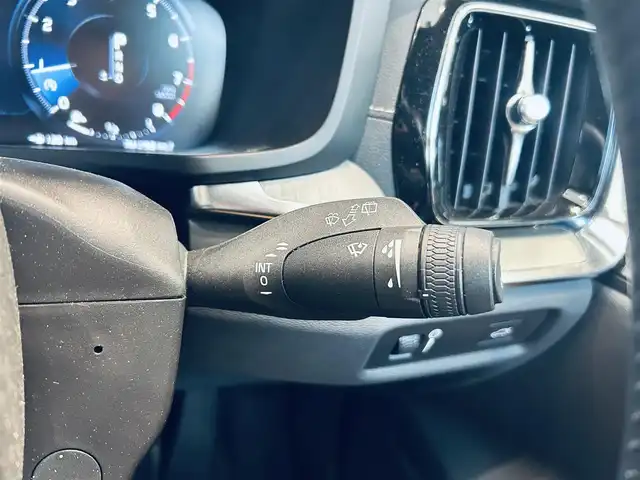 ボルボ Ｖ６０ T5 インスクリプション 大阪府 2019(令1)年 4.3万km シルバー HUD/ハーマンカードン/ベージュレザー/メモリ付きパワーシート/エアシートヒーター/純正ナビ/TV/360度カメラ/applecarplay/ACC/BLIS/純正18インチAW/LEDヘッドライト/電動リアゲート/自動駐車