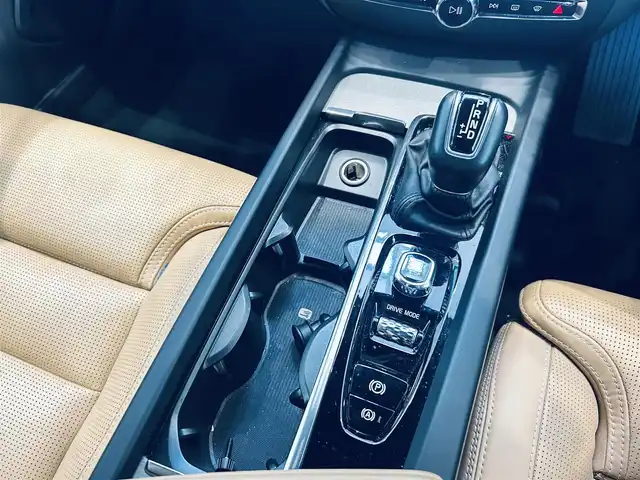 ボルボ Ｖ６０ T5 インスクリプション 大阪府 2019(令1)年 4.3万km シルバー HUD/ハーマンカードン/ベージュレザー/メモリ付きパワーシート/エアシートヒーター/純正ナビ/TV/360度カメラ/applecarplay/ACC/BLIS/純正18インチAW/LEDヘッドライト/電動リアゲート/自動駐車