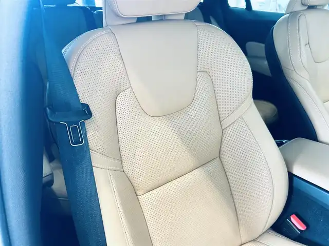 ボルボ Ｖ６０ T5 インスクリプション 大阪府 2019(令1)年 4.3万km シルバー HUD/ハーマンカードン/ベージュレザー/メモリ付きパワーシート/エアシートヒーター/純正ナビ/TV/360度カメラ/applecarplay/ACC/BLIS/純正18インチAW/LEDヘッドライト/電動リアゲート/自動駐車