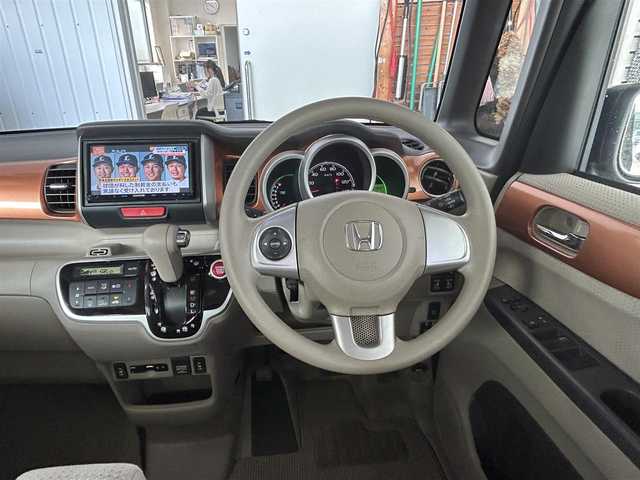 ホンダ Ｎ ＢＯＸ G SSパッケージ 埼玉県 2016(平28)年 4万km プレミアムアイボリーパール2トーン 社外メモリーナビ/バックカメラ/両側パワースライドドア/CTBA/ビルトインETC/ディスチャージライト