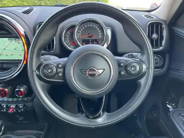 ＭＩＮＩ ミニ クロスオーバー クーパー D オール4 山梨県 2018(平30)年 7万km 白 純正HDDナビ/　（AM/FM/Bluetooth）/インテリジェントセーフティ/ペッパーパッケージ/ACC/バックカメラ/シートヒーター/リアコーナーセンサー/電動リアゲート/コンフォートアクセス/LEDヘッドライト/ETC/TERZOベースキャリア/純正18インチAW