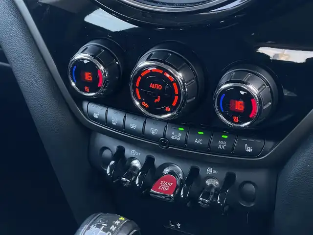 ＭＩＮＩ ミニ クロスオーバー クーパー D オール4 山梨県 2018(平30)年 7万km 白 純正HDDナビ/　（AM/FM/Bluetooth）/インテリジェントセーフティ/ペッパーパッケージ/ACC/バックカメラ/シートヒーター/リアコーナーセンサー/電動リアゲート/コンフォートアクセス/LEDヘッドライト/ETC/TERZOベースキャリア/純正18インチAW