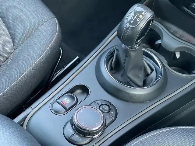 ＭＩＮＩ ミニ クロスオーバー クーパー D オール4 山梨県 2018(平30)年 7万km 白 純正HDDナビ/　（AM/FM/Bluetooth）/インテリジェントセーフティ/ペッパーパッケージ/ACC/バックカメラ/シートヒーター/リアコーナーセンサー/電動リアゲート/コンフォートアクセス/LEDヘッドライト/ETC/TERZOベースキャリア/純正18インチAW
