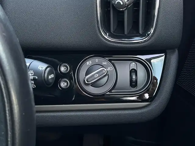 ＭＩＮＩ ミニ クロスオーバー クーパー D オール4 山梨県 2018(平30)年 7万km 白 純正HDDナビ/　（AM/FM/Bluetooth）/インテリジェントセーフティ/ペッパーパッケージ/ACC/バックカメラ/シートヒーター/リアコーナーセンサー/電動リアゲート/コンフォートアクセス/LEDヘッドライト/ETC/TERZOベースキャリア/純正18インチAW
