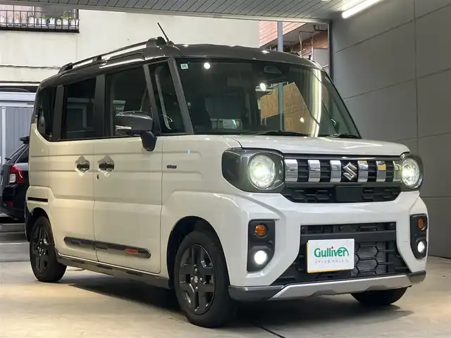 スズキ スペーシア ギア HYBRID XZターボ 東京都 2024(令6)年 0.6万km ベージュ ワンオーナー/セーフティサポート/・デュアルセンサーブレーキサポート2/・誤発進抑制機能（前後）/・低速時ブレーキサポート（前後）/・車線逸脱警告機能/・車線維持支援機能/・ふらつき警告機能/・発進お知らせ機能/・ハイビームアシスト/・アダクティブクルーズコントロール/・標識認識機能/9インチメモリーナビ/アランドビューモニター/ハンドルヒーター/シートヒーター/パドルシフト/Apple CarPlay /AndroidAuto/USBソケット/Bluetooth /フルセグテレビ/LEDヘッドライト・フォグランプ/保証書・取扱説明書