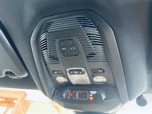 プジョー ５００８ GT ブルーHDi 大阪府 2018(平30)年 5.7万km パール レザーパッケージ/黒革/Ｄメモリ付きパワーシート/シートヒーター/サンルーフ/純正ディスプレイオーディオ/applecarplay/バック・サイドカメラ/純正18インチAW/LEDヘッドライト/電動リアゲート/ブラインドスポット/ACC/ワイヤレス充電/パフュームディフューザー