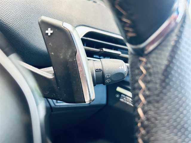 プジョー ５００８ GT ブルーHDi 大阪府 2018(平30)年 5.7万km パール レザーパッケージ/黒革/Ｄメモリ付きパワーシート/シートヒーター/サンルーフ/純正ディスプレイオーディオ/applecarplay/バック・サイドカメラ/純正18インチAW/LEDヘッドライト/電動リアゲート/ブラインドスポット/ACC/ワイヤレス充電/パフュームディフューザー