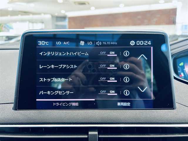 プジョー ５００８ GT ブルーHDi 大阪府 2018(平30)年 5.7万km パール レザーパッケージ/黒革/Ｄメモリ付きパワーシート/シートヒーター/サンルーフ/純正ディスプレイオーディオ/applecarplay/バック・サイドカメラ/純正18インチAW/LEDヘッドライト/電動リアゲート/ブラインドスポット/ACC/ワイヤレス充電/パフュームディフューザー