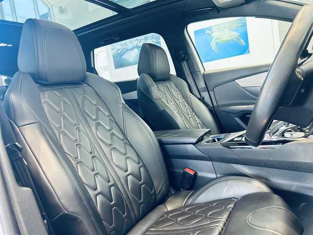 プジョー ５００８ GT ブルーHDi 大阪府 2018(平30)年 5.7万km パール レザーパッケージ/黒革/Ｄメモリ付きパワーシート/シートヒーター/サンルーフ/純正ディスプレイオーディオ/applecarplay/バック・サイドカメラ/純正18インチAW/LEDヘッドライト/電動リアゲート/ブラインドスポット/ACC/ワイヤレス充電/パフュームディフューザー