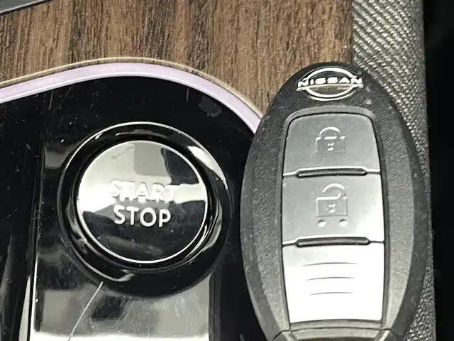 日産 オーラ G 熊本県 2023(令5)年 1.4万km 黒 社外前方ドライブレコーダー　/社外ナビAVN-LBS01　/バックカメラ　/ＥＴＣ　/前後クリアランスソナー　/エマージェンシーブレーキ　/標識認識機能　/レーンキープアシスト/レーンデェパーチャアラート/ブラインドスポットモニター　/ふらつき警報機能/インテリジェントルームミラー/社外フロアマット/純正１７インチAW/オートライト/オートマチックハイビーム/LEDヘッドライト/フォグライト/スマートキー/プッシュスタート/保証書/取扱説明書