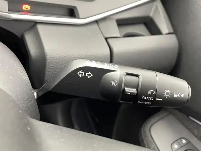 日産 オーラ G 熊本県 2023(令5)年 1.4万km 黒 社外前方ドライブレコーダー　/社外ナビAVN-LBS01　/バックカメラ　/ＥＴＣ　/前後クリアランスソナー　/エマージェンシーブレーキ　/標識認識機能　/レーンキープアシスト/レーンデェパーチャアラート/ブラインドスポットモニター　/ふらつき警報機能/インテリジェントルームミラー/社外フロアマット/純正１７インチAW/オートライト/オートマチックハイビーム/LEDヘッドライト/フォグライト/スマートキー/プッシュスタート/保証書/取扱説明書