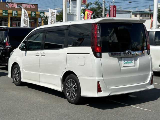 トヨタ ノア Si 佐賀県 2014(平26)年 14.4万km ホワイトパールクリスタルシャイン 株)IDOMが運営する【じしゃロン佐賀店】の自社ローン専用車両になります/こちらは現金またはオートローンご利用時の価格です。自社ローンご希望の方は別途その旨お申付け下さい/禁煙車/ディーラーオプションナビ/（ワンセグ/SD/Bluetooth）/両側パワースライドドア/社外フリップダウンモニター/バックカメラ/ビルドインETC/エコモード/純正LEDライト/純正フロアマット/純正アルミホイール