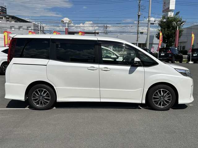 トヨタ ノア Si 佐賀県 2014(平26)年 14.4万km ホワイトパールクリスタルシャイン 株)IDOMが運営する【じしゃロン佐賀店】の自社ローン専用車両になります/こちらは現金またはオートローンご利用時の価格です。自社ローンご希望の方は別途その旨お申付け下さい/禁煙車/ディーラーオプションナビ/（ワンセグ/SD/Bluetooth）/両側パワースライドドア/社外フリップダウンモニター/バックカメラ/ビルドインETC/エコモード/純正LEDライト/純正フロアマット/純正アルミホイール