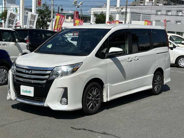 トヨタ ノア Si 佐賀県 2014(平26)年 14.4万km ホワイトパールクリスタルシャイン 株)IDOMが運営する【じしゃロン佐賀店】の自社ローン専用車両になります/こちらは現金またはオートローンご利用時の価格です。自社ローンご希望の方は別途その旨お申付け下さい/禁煙車/ディーラーオプションナビ/（ワンセグ/SD/Bluetooth）/両側パワースライドドア/社外フリップダウンモニター/バックカメラ/ビルドインETC/エコモード/純正LEDライト/純正フロアマット/純正アルミホイール
