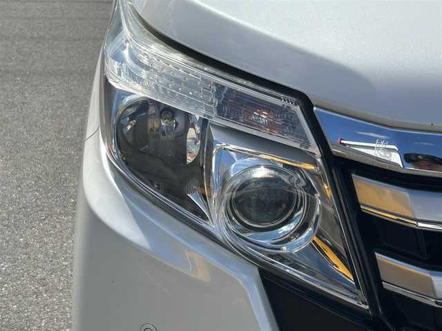 トヨタ ノア Si 佐賀県 2014(平26)年 14.4万km ホワイトパールクリスタルシャイン 株)IDOMが運営する【じしゃロン佐賀店】の自社ローン専用車両になります/こちらは現金またはオートローンご利用時の価格です。自社ローンご希望の方は別途その旨お申付け下さい/禁煙車/ディーラーオプションナビ/（ワンセグ/SD/Bluetooth）/両側パワースライドドア/社外フリップダウンモニター/バックカメラ/ビルドインETC/エコモード/純正LEDライト/純正フロアマット/純正アルミホイール