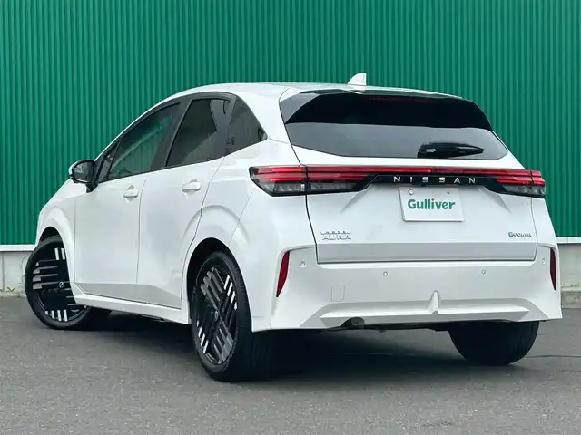 日産 オーラ G レザーエディション 宮城県 2024(令6)年 3.5万km ピュアホワイトパール コネクトナビゲーションシステム/・メモリーナビ/・9インチワイドディスプレイ/・地デジTV/・BOSEパーソナルプラスサウンドシステム/・USB電源ソケットタイプA（前席）/・ワイヤレス充電/・ETC2.0/・プロパイロット/・SOSコール/＝＝＝/インテリジェントエマージェンシーブレーキ/踏み間違い衝突防止アシスト/標識検知機能/前方衝突予測警報/車線逸脱警報/ふらつき警報/車線逸脱防止支援システム/エマージェンシーストップシグナル/後側方衝突防止支援システム/後側方車両検知警報/後退時車両検知機能/コーナーセンサー/インテリジェントルームミラー/インテリジェントアラウンドビューモニター/レザーシート（グレー）/運転席パワーシート/革巻きステアリング/ステアリングスイッチ/電動パーキングブレーキ/ブレーキホールド/アダプティブLEDヘッドランプ/フォグランプ/オートライト/スマートキー＆プッシュスタート/電動格納ミラー/純正17インチAW/W/サイド/カーテンエアバッグ