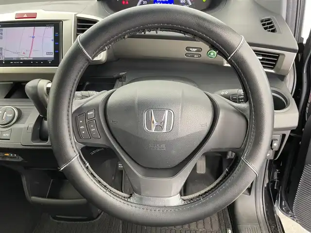 ホンダ フリード スパイク G エアロ 富山県 2014(平26)年 7.1万km プレミアムスパークルブラックパール 純正ナビ（CD DVD bluetooth）/フルセグTV/バックカメラ/ビルトインETC/15インチAW付きスタッドレスタイヤセット積込み/フロントガラス熱線/スマートキー/両側パワースライドドア/オートライト/純正マット、社外バイザー/保証書、取説/スペアキー