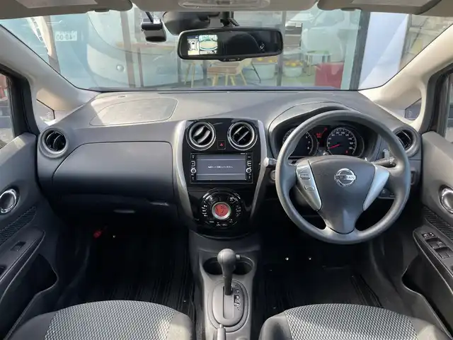 日産 ノート X 香川県 2016(平28)年 3.2万km フランボワーズレッド 登録時走行距離：31424km/エマージェンシーブレーキ/車線逸脱警報/純正SDナビゲーション/→フルセグTV/→CD/DVD再生/アラウンドビューモニター/ETC/ドライブレコーダー/ステアリングリモコン/オートエアコン/ヘッドライトレベライザー/スマートキー/プッシュスタート/横滑り防止装置/純正フロアマット