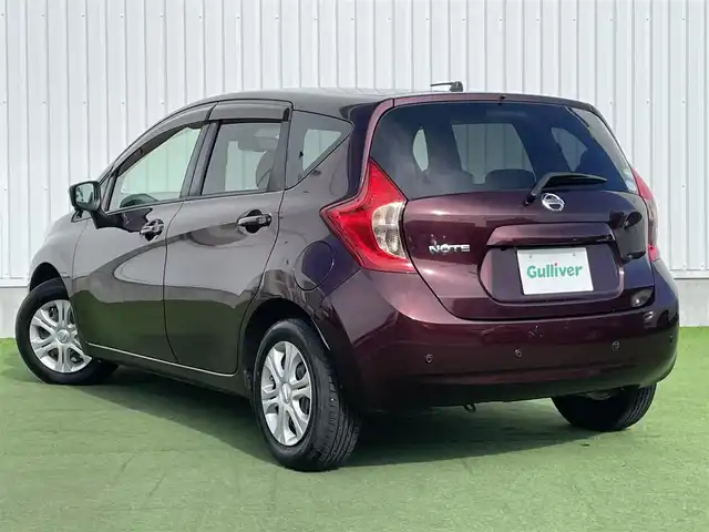日産 ノート X 香川県 2016(平28)年 3.2万km フランボワーズレッド 登録時走行距離：31424km/エマージェンシーブレーキ/車線逸脱警報/純正SDナビゲーション/→フルセグTV/→CD/DVD再生/アラウンドビューモニター/ETC/ドライブレコーダー/ステアリングリモコン/オートエアコン/ヘッドライトレベライザー/スマートキー/プッシュスタート/横滑り防止装置/純正フロアマット