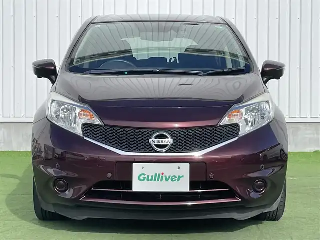 日産 ノート X 香川県 2016(平28)年 3.2万km フランボワーズレッド 登録時走行距離：31424km/エマージェンシーブレーキ/車線逸脱警報/純正SDナビゲーション/→フルセグTV/→CD/DVD再生/アラウンドビューモニター/ETC/ドライブレコーダー/ステアリングリモコン/オートエアコン/ヘッドライトレベライザー/スマートキー/プッシュスタート/横滑り防止装置/純正フロアマット
