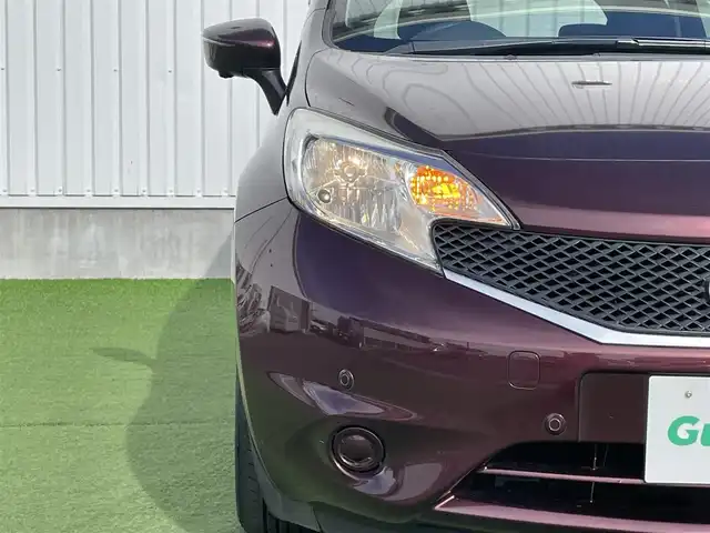 日産 ノート X 香川県 2016(平28)年 3.2万km フランボワーズレッド 登録時走行距離：31424km/エマージェンシーブレーキ/車線逸脱警報/純正SDナビゲーション/→フルセグTV/→CD/DVD再生/アラウンドビューモニター/ETC/ドライブレコーダー/ステアリングリモコン/オートエアコン/ヘッドライトレベライザー/スマートキー/プッシュスタート/横滑り防止装置/純正フロアマット