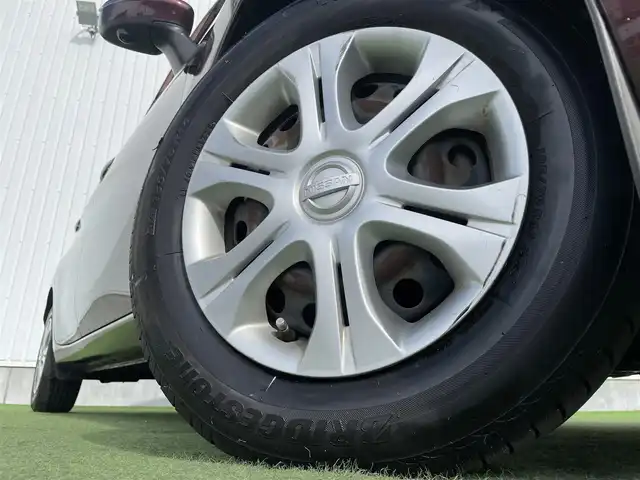 日産 ノート X 香川県 2016(平28)年 3.2万km フランボワーズレッド 登録時走行距離：31424km/エマージェンシーブレーキ/車線逸脱警報/純正SDナビゲーション/→フルセグTV/→CD/DVD再生/アラウンドビューモニター/ETC/ドライブレコーダー/ステアリングリモコン/オートエアコン/ヘッドライトレベライザー/スマートキー/プッシュスタート/横滑り防止装置/純正フロアマット