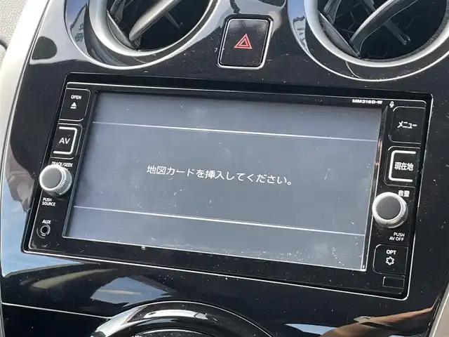 日産 ノート X 香川県 2016(平28)年 3.2万km フランボワーズレッド 登録時走行距離：31424km/エマージェンシーブレーキ/車線逸脱警報/純正SDナビゲーション/→フルセグTV/→CD/DVD再生/アラウンドビューモニター/ETC/ドライブレコーダー/ステアリングリモコン/オートエアコン/ヘッドライトレベライザー/スマートキー/プッシュスタート/横滑り防止装置/純正フロアマット