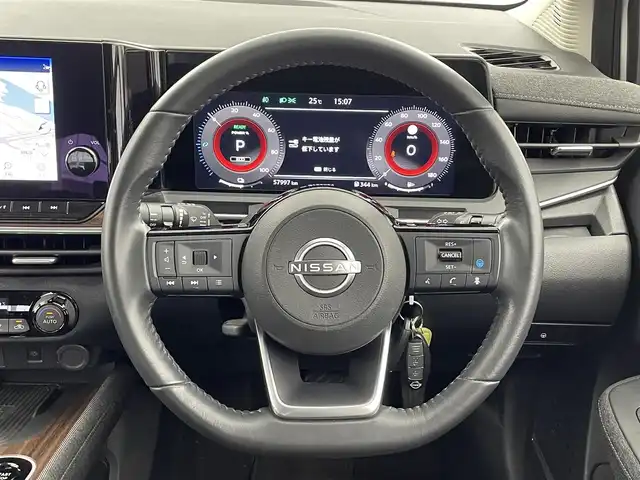 日産 オーラ G レザーエディション 福井県 2022(令4)年 5.9万km ピュアホワイトパール / スーパーブラック 2トーン 純正9インチディスプレイオーディオ/プロパイロット/アラウンドビューモニター/バックカメラ/BOSEサウンド/本革シート/置くだけ充電/デジタルインナーミラー/ビルトインETC2.0/LEDオートライト/純正17インチアルミホイール/スペアキー1本