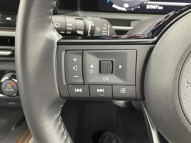 日産 オーラ G レザーエディション 福井県 2022(令4)年 5.9万km ピュアホワイトパール / スーパーブラック 2トーン 純正9インチディスプレイオーディオ/プロパイロット/アラウンドビューモニター/バックカメラ/BOSEサウンド/本革シート/置くだけ充電/デジタルインナーミラー/ビルトインETC2.0/LEDオートライト/純正17インチアルミホイール/スペアキー1本