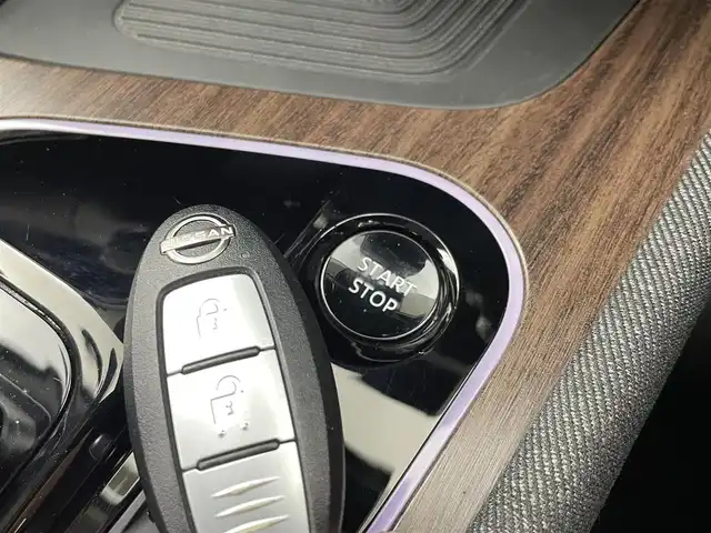 日産 オーラ G レザーエディション 福井県 2022(令4)年 5.9万km ピュアホワイトパール / スーパーブラック 2トーン 純正9インチディスプレイオーディオ/プロパイロット/アラウンドビューモニター/バックカメラ/BOSEサウンド/本革シート/置くだけ充電/デジタルインナーミラー/ビルトインETC2.0/LEDオートライト/純正17インチアルミホイール/スペアキー1本