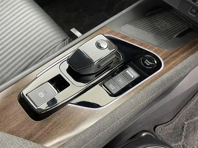 日産 オーラ G レザーエディション 福井県 2022(令4)年 5.9万km ピュアホワイトパール / スーパーブラック 2トーン 純正9インチディスプレイオーディオ/プロパイロット/アラウンドビューモニター/バックカメラ/BOSEサウンド/本革シート/置くだけ充電/デジタルインナーミラー/ビルトインETC2.0/LEDオートライト/純正17インチアルミホイール/スペアキー1本