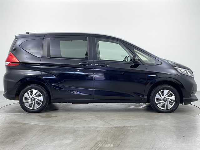 ホンダ フリード ハイブリット G ホンダセンシング 道央・札幌 2021(令3)年 5万km クリスタルブラックパール ・社外メモリナビ/　CD/BT/ワンセグTV/・バックカメラ/・両側パワースライドドア/・HONDA SENSING/　衝突軽減ブレーキ/　誤発進抑制(前後)/　事故低減ステアリング/　路外逸脱抑制/　アダプティブクルーズコントロール/　車線維持支援/　標識認識/　オートハイビーム/・前席シートヒーター/・オートリトラミラー/・ワイパーデアイサー /・オートライト/・LEDヘッドライト/・後席シェード/・純正フロアマット/・ビルトインETC