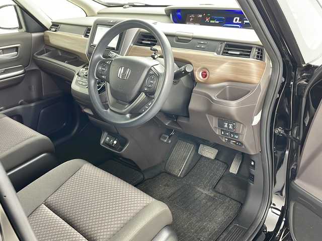 ホンダ フリード ハイブリット G ホンダセンシング 道央・札幌 2021(令3)年 5万km クリスタルブラックパール ・社外メモリナビ/　CD/BT/ワンセグTV/・バックカメラ/・両側パワースライドドア/・HONDA SENSING/　衝突軽減ブレーキ/　誤発進抑制(前後)/　事故低減ステアリング/　路外逸脱抑制/　アダプティブクルーズコントロール/　車線維持支援/　標識認識/　オートハイビーム/・前席シートヒーター/・オートリトラミラー/・ワイパーデアイサー /・オートライト/・LEDヘッドライト/・後席シェード/・純正フロアマット/・ビルトインETC