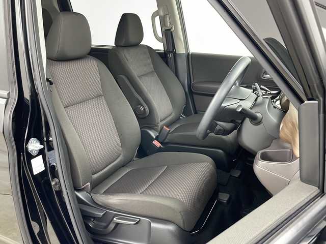 ホンダ フリード ハイブリット G ホンダセンシング 道央・札幌 2021(令3)年 5万km クリスタルブラックパール ・社外メモリナビ/　CD/BT/ワンセグTV/・バックカメラ/・両側パワースライドドア/・HONDA SENSING/　衝突軽減ブレーキ/　誤発進抑制(前後)/　事故低減ステアリング/　路外逸脱抑制/　アダプティブクルーズコントロール/　車線維持支援/　標識認識/　オートハイビーム/・前席シートヒーター/・オートリトラミラー/・ワイパーデアイサー /・オートライト/・LEDヘッドライト/・後席シェード/・純正フロアマット/・ビルトインETC